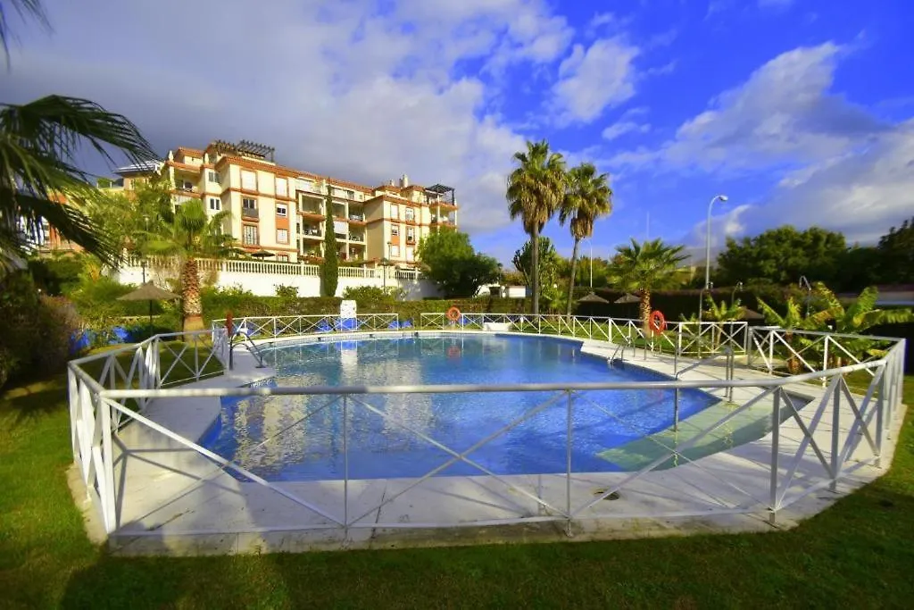 2Bdr Sunny Apartment With Pool And Private Parking In Benalmadena
